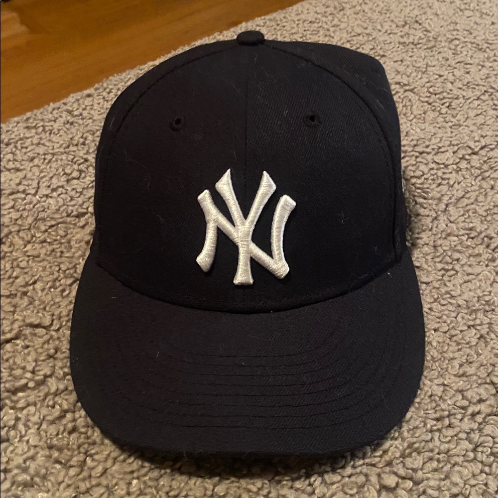 New York Yankees baseball hat by New Era Black 59FIFTY Cap size 7 3/8